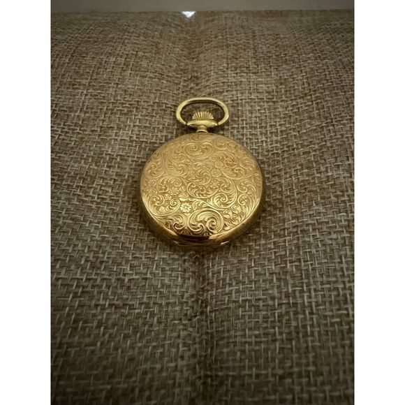 Majestime Pocket Watch – Ornate Gold-Tone Engraved Case – WORKS GREAT - Picture 4 of 7
